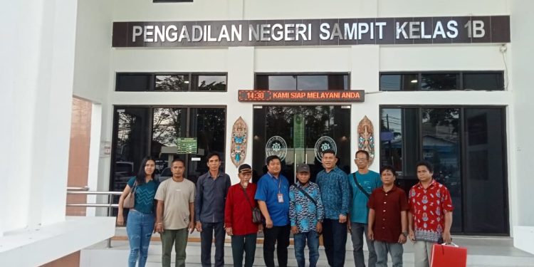 PT TAPIAN NADENGGAN DIGUGAT 5 TRILIUN OLEH MASYARAKAT ADAT DAYAK