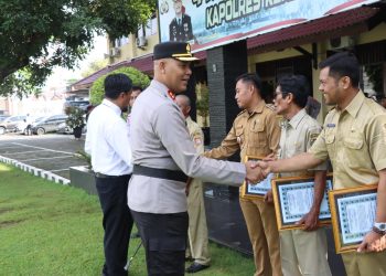 Polres Kendal Beri Penghargaan Anggota dan Masyarakat dalam Upacara Hari Kesadaran Nasional