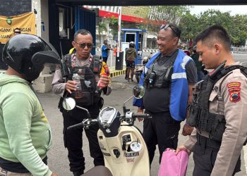 Dua Warga Klaten Bawa Arak di Gate C Stadion Manahan, Diamankan Tim Sparta Polresta Surakarta
