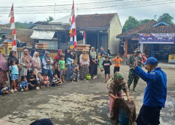 Ibu-Ibu PKK Desa Cikuya Dilatih Sigap Hadapi Kebakaran
