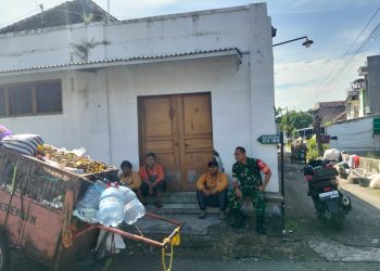 Babinsa Serengan Ajak Warga Jaga Kebersihan Demi Masa Depan yang Lebih Baik