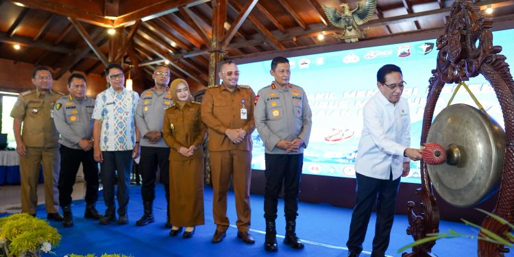 Wamenkes Apresiasi Program Polda Jateng TOSS Presisi Berantas TB Paru Pada Puncak Bakti Kesehatan Hari Bhayangkara ke-80 di Kota Tegal