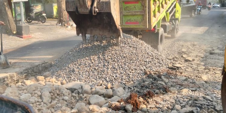 PT Praba Mas Hill Sampaikan Komitmen Pemeliharaan Jalan di Kalipancur