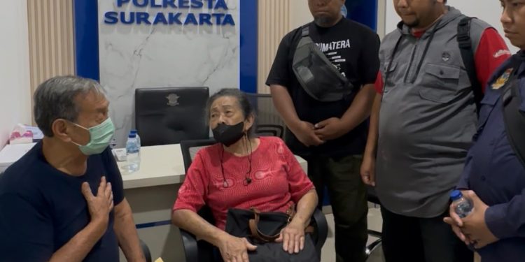 Polresta Surakarta Tindaklanjuti Video Viral Ambulans Terhalang Mobil Listrik, Pengemudi Ditilang