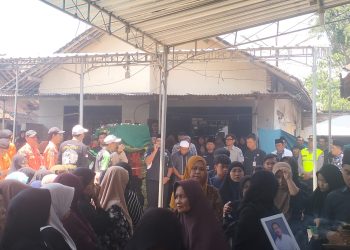 Pemakaman Korban Tenggelam Kapal Virgo Transport 8 Dikawal Polsek Ampel