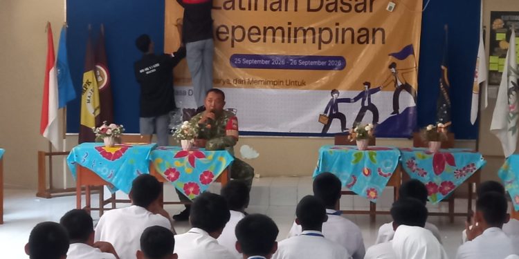 Tanamkan Jiwa Kepemimpinan Sejak Dini, Babinsa Sambi Ajak Pelajar Jauhi Bullying dan Narkoba