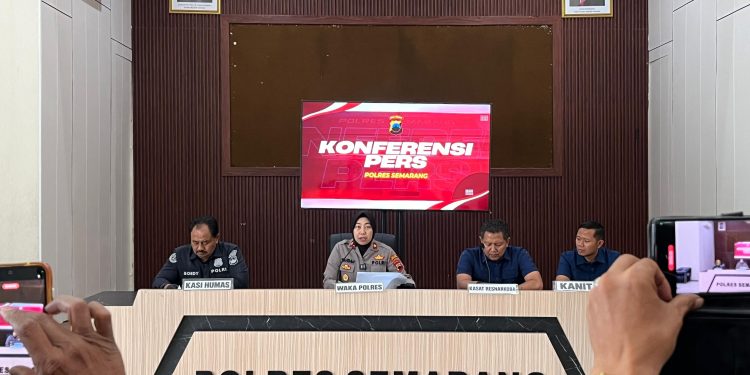 Konfrensi pers Periode Agustus-September 2026, Sat Res Narkoba Polres Semarang amankan Pasutri.