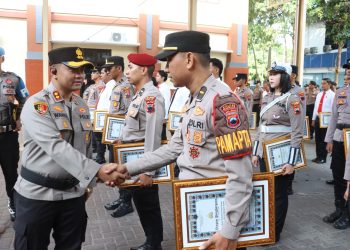 Apresiasi Kinerja Personel, Polres Kudus Berikan Penghargaan kepada 70 Anggota dan Mitra Polri