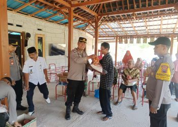 Polsek Wedi Salurkan Sembako untuk 22 Buruh Tani Terdampak Kemarau Panjang