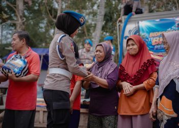 Peduli Krisis Air Bersih, Propam Polda Jateng dan Polresta Klaten Bantu Warga Bayat