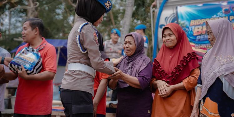 Peduli Krisis Air Bersih, Propam Polda Jateng dan Polresta Klaten Bantu Warga Bayat