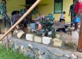Satgas Yonif 131/BRS Bantu Bangun Rumah Warga Kampung Scofro