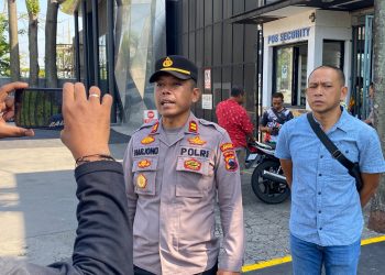 Dugaan awal Konsleting listrik, ruang oven pabrik Karoseri terbakar.
