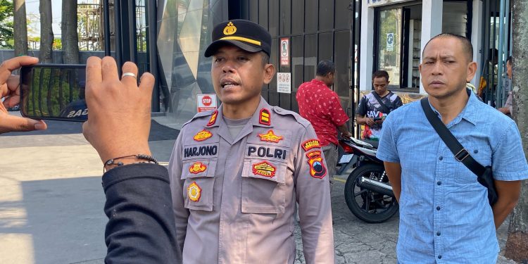 Dugaan awal Konsleting listrik, ruang oven pabrik Karoseri terbakar.