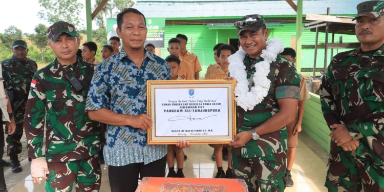 Pangdam XII/Tpr Resmikan Rumah Singgah dan Beri Makan Bergizi Anak-anak Beranda Negeri