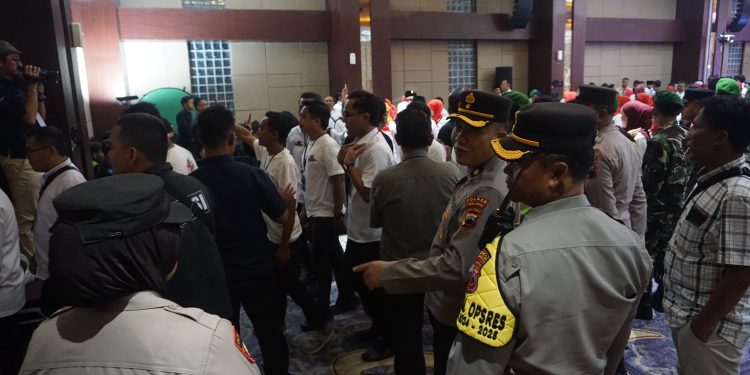 Gerak Cepat, Polisi Redam Ketegangan Antar Pendukung saat Debat Paslon di Purbalingga