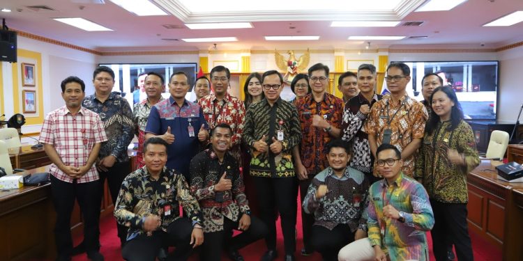 Kemendagri Perkuat Pengelolaan Informasi dan Komunikasi Publik melalui Rapat Koordinasi yang Dipimpin Wamendagri