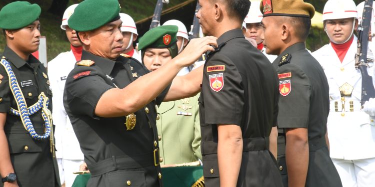 Tongkat Komando Kepemimpinan Yonarmed 3/NP Diserahkan Kepada Mayor Arm Daliman Kurnia Aji