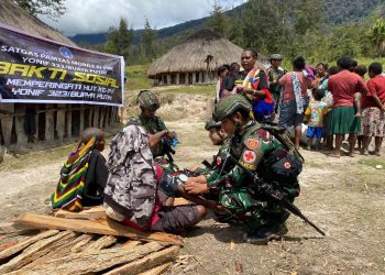 Peringatan HUT ke-74 Tahun, Yonif 323 Buaya Putih Gelar Pelayanan Kesehatan di Pedalaman Papua