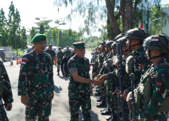 Satgas Pamtas Statis Yonif 131/BRS Menerima Kunjungan Wadanpussenif di Perbatasan