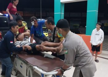 Truk Terguling di Pengadegan PurbaIingga, Polisi Evakuasi Korban ke Rumah Sakit