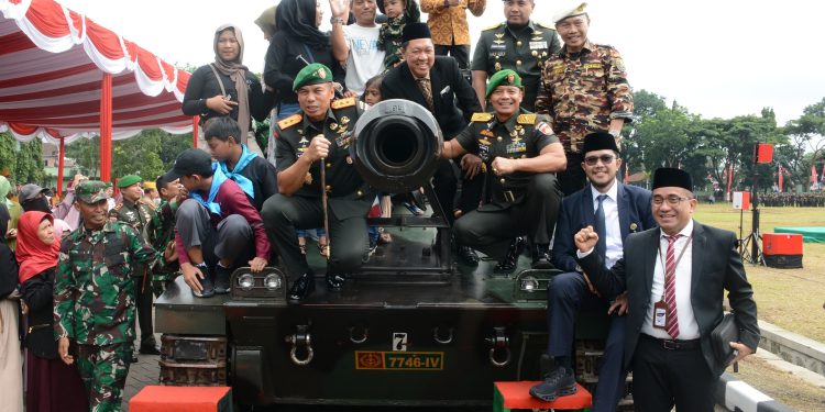Ribuan Warga padati Lapangan Upacara Hari Juang TNI AD di Ambarawa