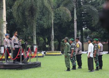 Kapolresta Banyumas Berikan Penghargaan Kepada Bhabinkamtibmas, Babinsa Dan Masyarakat Karena Amankan Pelaku Narkoba