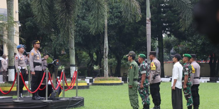 Kapolresta Banyumas Berikan Penghargaan Kepada Bhabinkamtibmas, Babinsa Dan Masyarakat Karena Amankan Pelaku Narkoba
