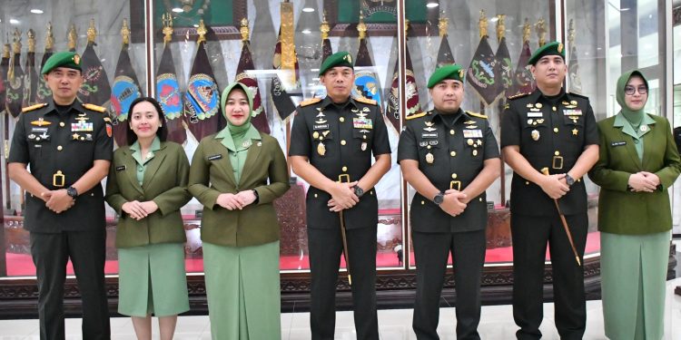 Pergantian Tongkat Komando Komandan Korem 074/Warastratama