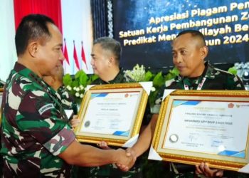 Menarmed 2 Kostrad Raih Predikat WBK, Kolonel Arm Siswo Budiarto Terima Penghargaan dari Panglima TNI