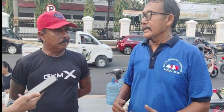 Menuntut Keadilan, PKL Relokasi Alun alun Kembang Joyo Kembali Berjualan di Alun alun Simpang Lima