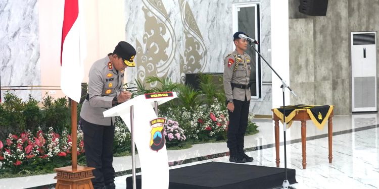 Pimpin Sertijab 5 Pejabat Utama dan 4 Kapolres, Kapolda Jateng : Mari Benahi Diri dan Jaga Kepercayaan Publik