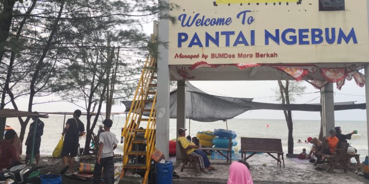 Pantai Ngebom Weleri, Destinasi Wisata Hits di Kendal yang Cocok untuk Liburan Keluarga