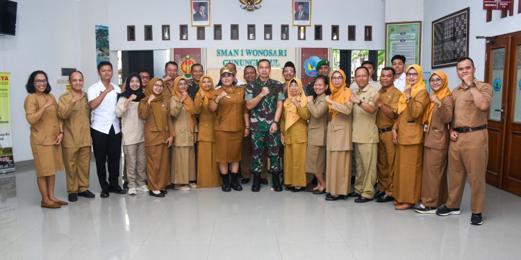 Dukung Generasi Emas, Pangdam IV/Diponegoro Tinjau Program Makan Bergizi di SMAN 1 Wonosari