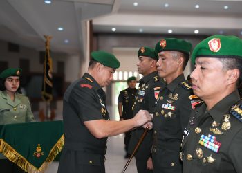 Pangdam IV/Diponegoro Serahterimakan Lima Pejabat Utama Kodam IV/Diponegoro