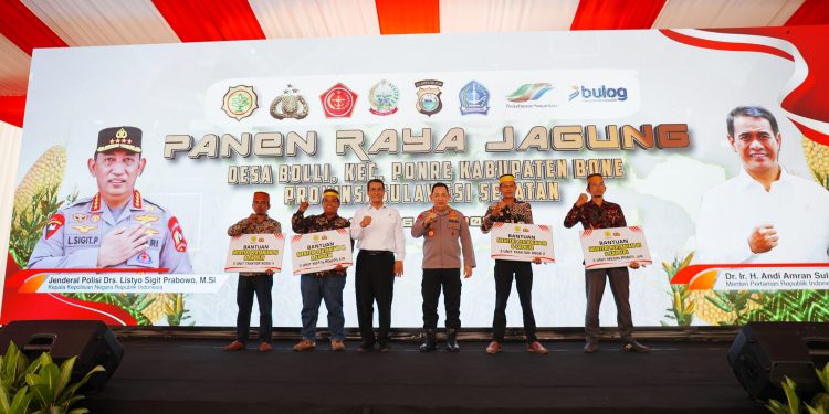 Kapolri-Mentan Panen Raya Jagung di Bone, Dukung Program Ketahanan Pangan Nasional