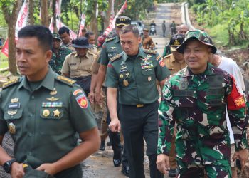 Pangdam IV/Diponegoro Tinjau Pelaksanaan TMMD di Gunungpati