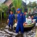 Ditpolairud Polda Jateng Antar Jemput Anak Sekolah di Daerah Banjir Sayung Pakai Perahu Karet dan Truk Polisi