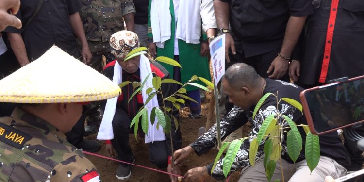 Hercules Pimpin Penanaman 10.000 Pohon di Purwakarta, Tandai Gerakan Lingkungan “GRIB Jaya Go Green”