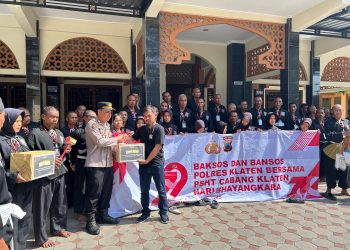 Peringati Hari Bhayangkara ke-79, Polres Klaten dan PSHT Gelar Baksos dan Berbagi Bansos