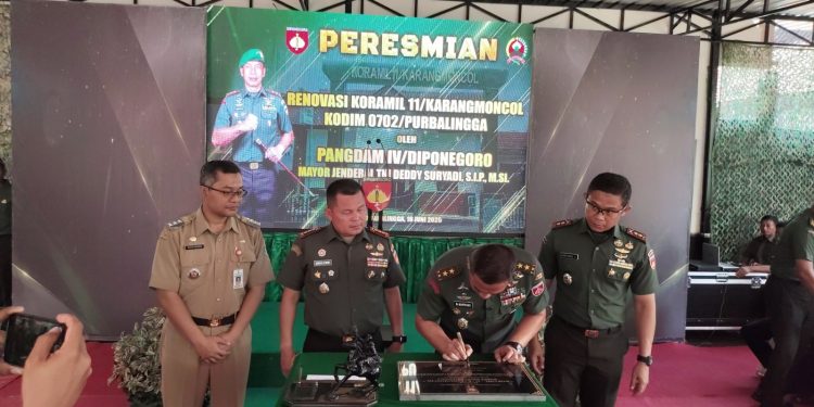 Pangdam IV/Diponegoro Resmikan Makoramil Karangponcol dan Kolam Renang Yonif 406 di Purbalingga