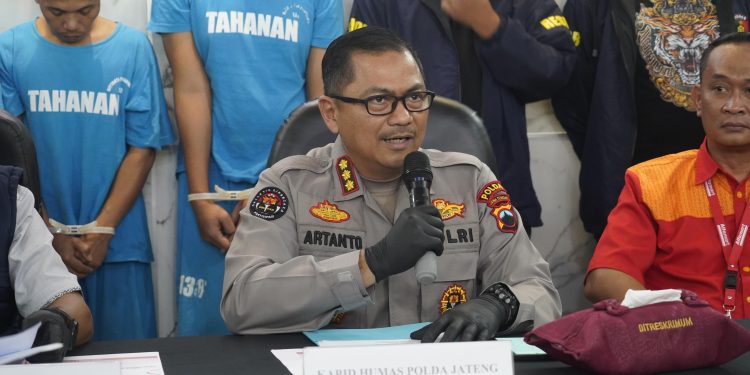 Polda Jateng Gelar Konferensi Pers Ungkap Kasus Pembunuhan Wanita di Demak dan Kawanan Perampok Spesialis Bobol Minimarket di Kendal