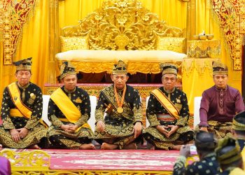 Kapolri Terima Anugerah Adat Ingatan Budi dari LAM Riau: Simbol Kehormatan, Amanah Moral, dan Komitmen Kebangsaan