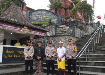 Kapolres Lumajang Pimpin Pengamanan Piodalan Pura Mandara Giri Semeru