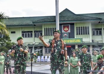 Rangkaian Kunker Ke Makorem 071/Wijayakusuma, Pangdam IV/Diponegoro Lepas Liarkan puluhan Burung Perkutut