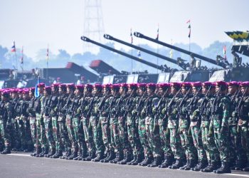 Semangat Prajurit Pasmar 1 Ikuti Latihan Upacara Kehormatan Militer