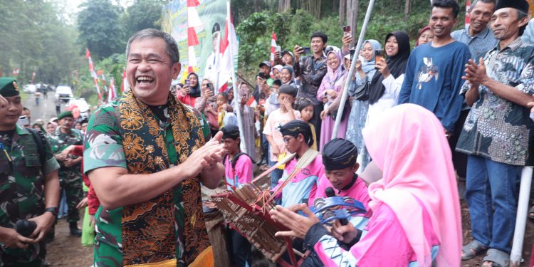 Air Mengalir, Asa pun Tumbuh: Kasad Resmikan Fasilitas Pengairan untuk Petani Brebes