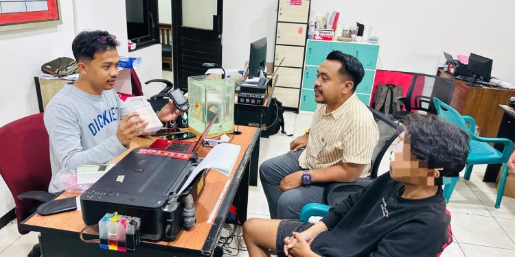 Pemuda Kalibagor Ditangkap Polisi, Sabu dan Tembakau Sintetis Disita