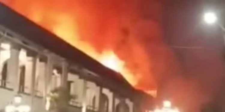 Kebakaran Rumah Makan Sego Bancakan di Kota Lama Semarang, Damkar Pastikan Api Padam dalam 1,5 Jam