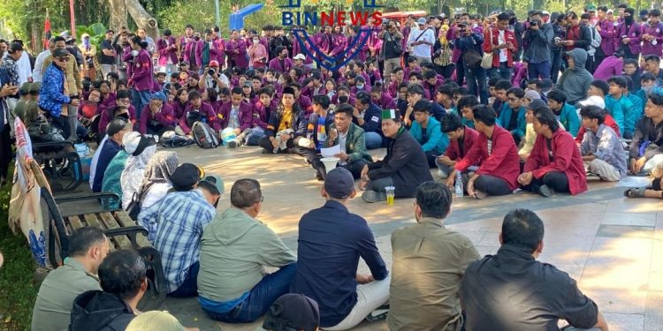 Aksi Damai BEM SERA di Simpang Lima Jadi Teladan Demokrasi Tertib di Semarang